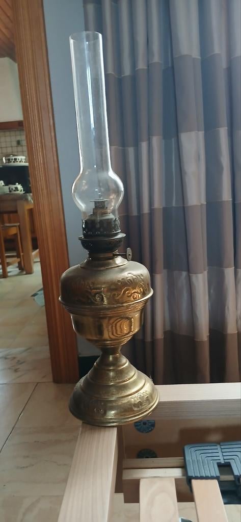 Ancienne lampe à pétrole, Enlèvement