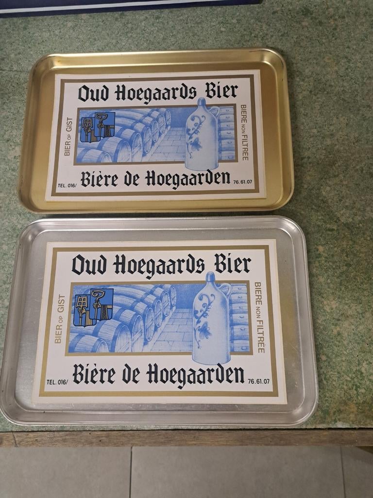 2 verschillende ijzeren  plateau s oud Hoegaards bier., Verzamelen, Ophalen of Verzenden, Zo goed als nieuw, Reclamebord, Plaat of Schild