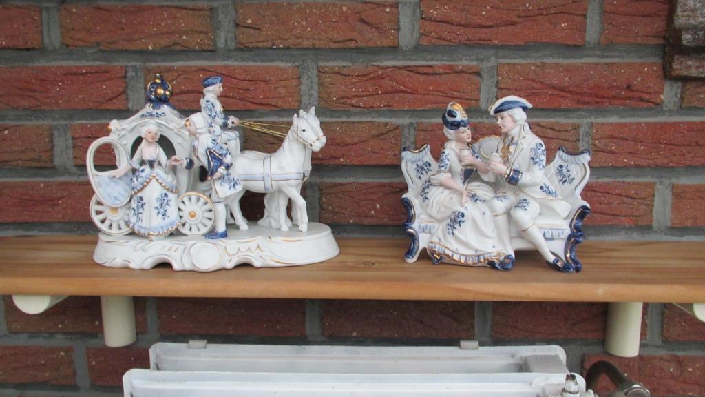 3 beelden en een vaas in Delfts Blauw, Antiek en Kunst, Antiek | Keramiek en Aardewerk, Ophalen of Verzenden
