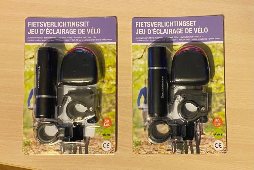 2 fietsverlichtingsets, Fietsen en Brommers, Fietsaccessoires | Fietsverlichting, Ophalen, Nieuw, Batterij, Verlichtingsset