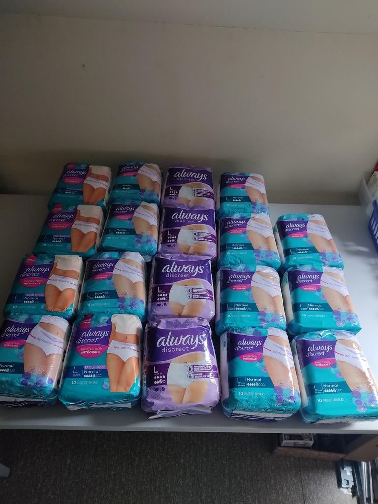 Nouveau. 19 packs de pantalons toujours discrets. Taille L, Enlèvement, Neuf