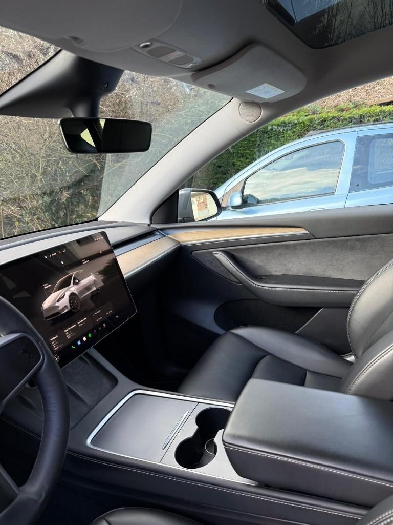 TESLA Model Y - À vendre, Autos, Tesla, Cuir, Argent ou Gris, Achat, Noir