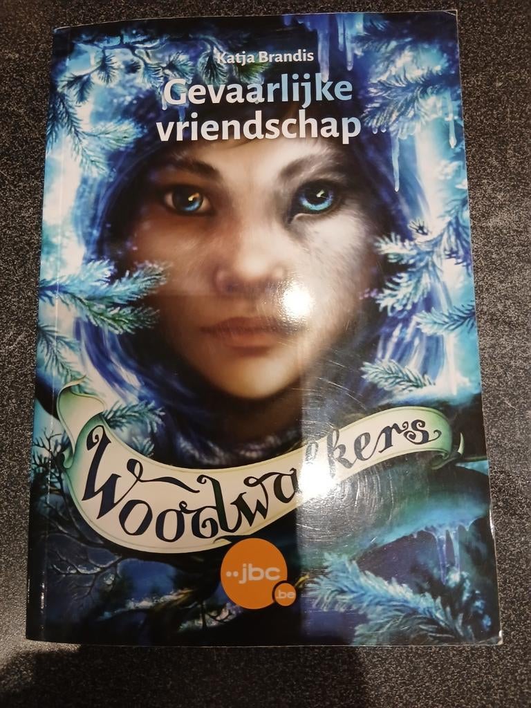 Woodwalkers gevaarlijke vriendschap, Boeken, Ophalen, Zo goed als nieuw