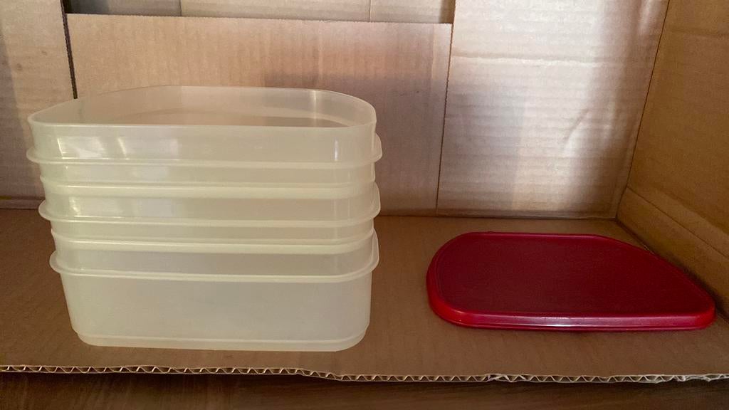 Tupperware halve charcutrie beleg bakjes. 2 lage en 1 hoog, Ophalen, Gebruikt, Rood, Schaal