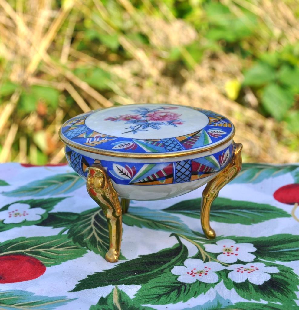 bonbonnière ronde sur pied en porcelaine limoges, Enlèvement ou Envoi