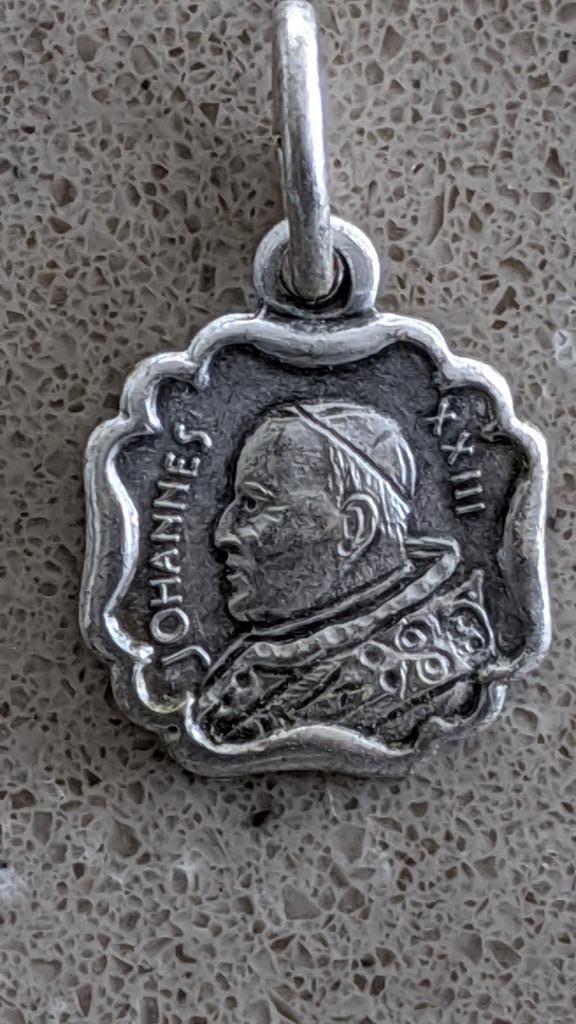 Medaillon van Paus Johannes XXIII - 23e verzilverd, Ophalen of Verzenden, Nieuw, Sieraad, Christendom | Katholiek