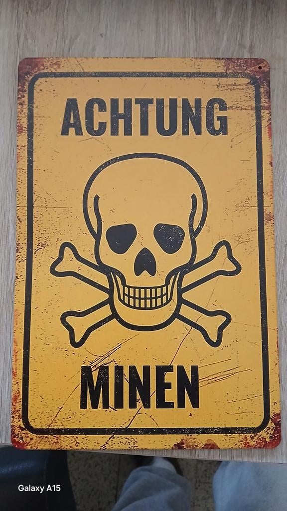 Achtung minen!, Ophalen of Verzenden, Zo goed als nieuw