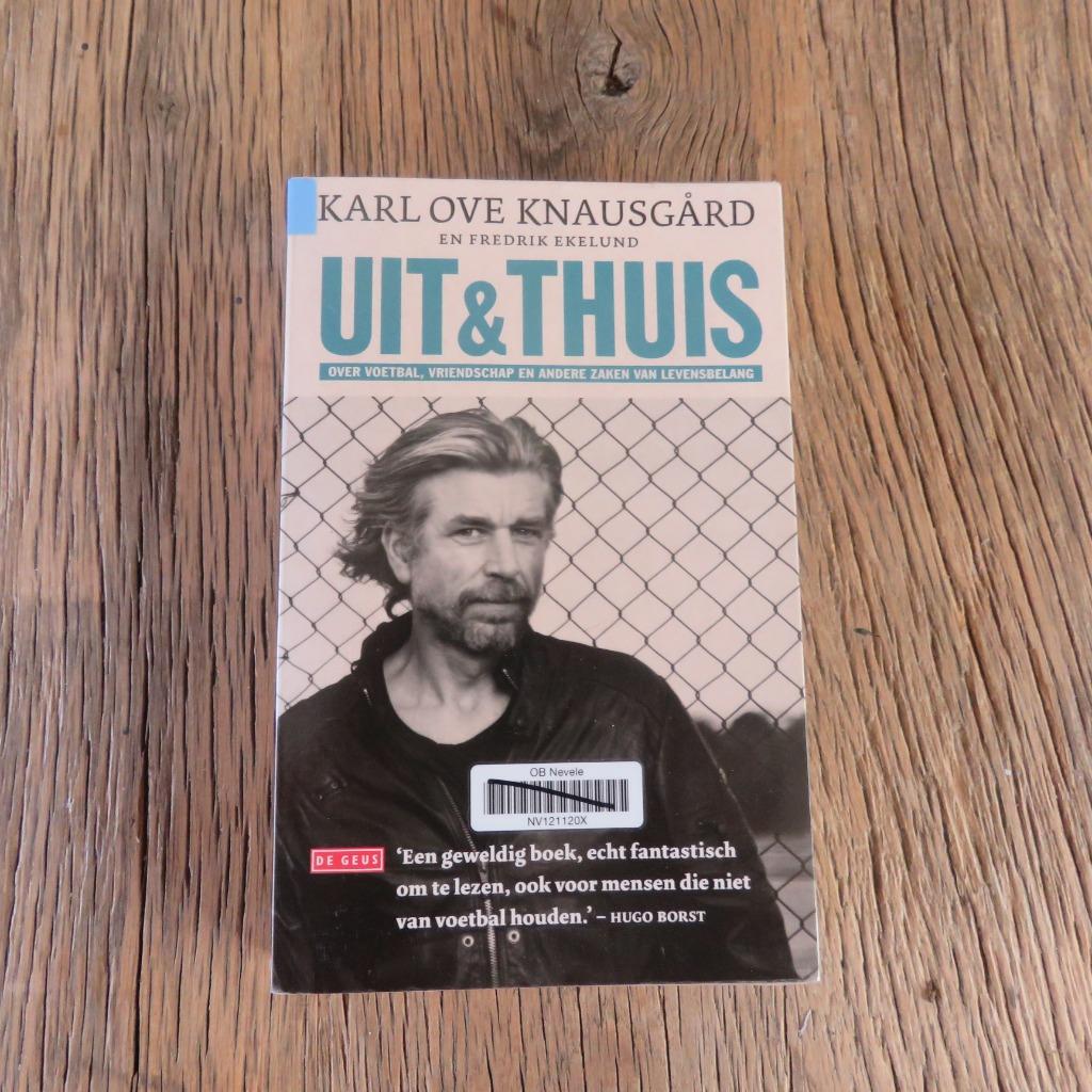 Uit & Thuis Karl Ove Knausgard, Boeken, Ophalen of Verzenden