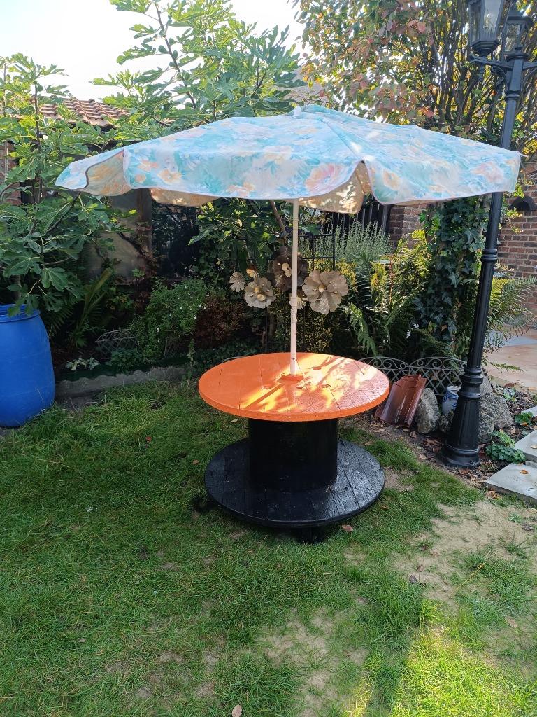 table de jardin + boules vintages, guirlandes électriques  ., Enlèvement, Neuf, Rond, Bois