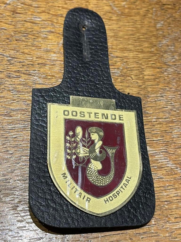 Borsthanger mil hospitaal Oostende, Verzamelen, Militaria | Algemeen, Verzenden, Landmacht, Embleem of Badge