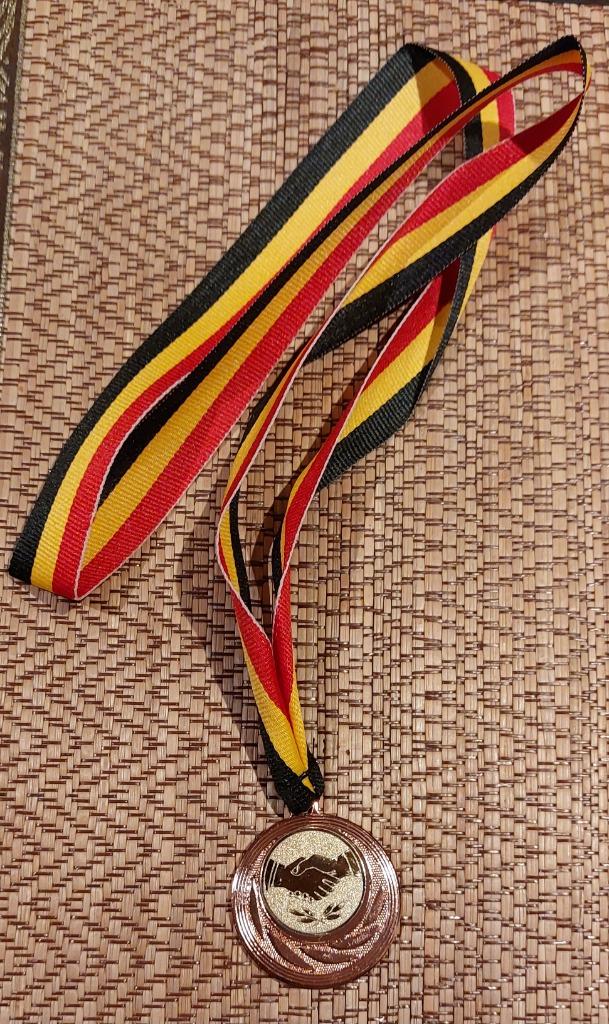 Medaille met Belgische driekleur lint., Enlèvement ou Envoi, Autres matériaux