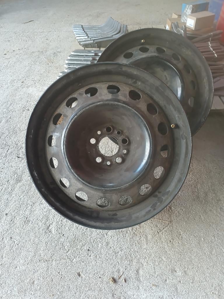 Jantes acier 16'' Mercedes Benz, Autos : Pièces & Accessoires, Pneus & Jantes, Pneus hiver, 16 pouces, Véhicule de tourisme, 205 mm