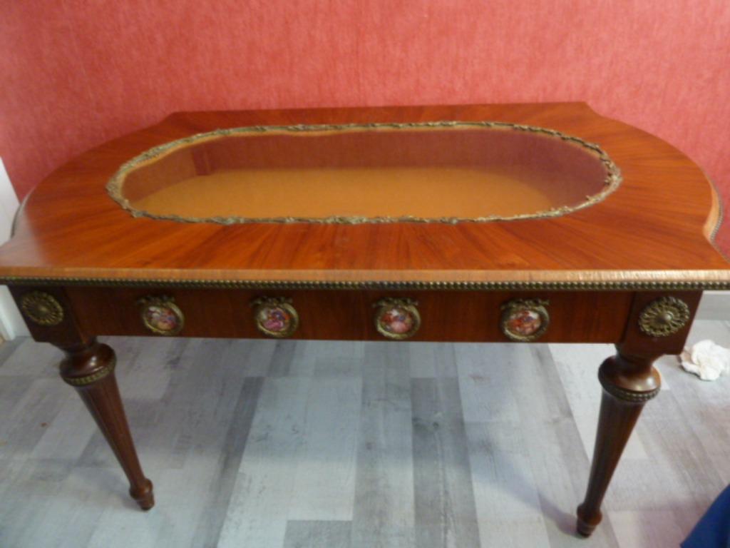 Table basse style Louis XVI, s'ouvre avec clé, 93x58xH:48cm., Enlèvement