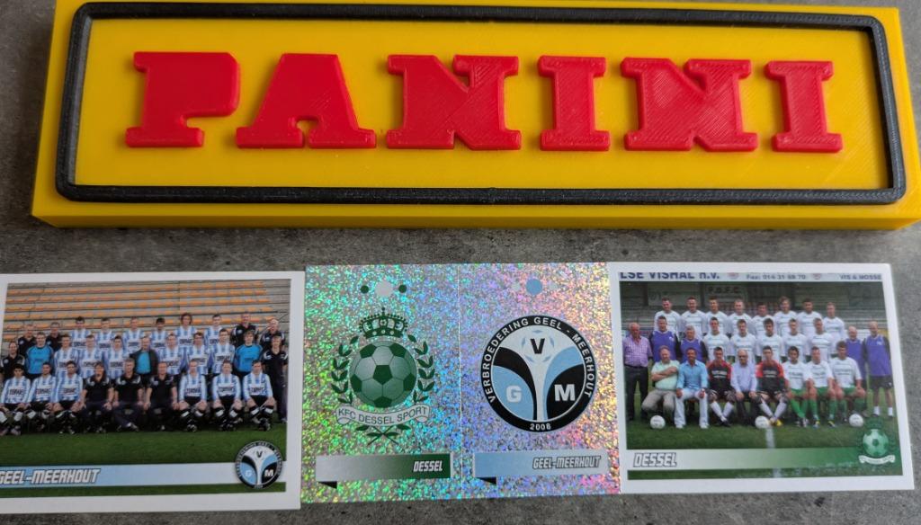 PANINI FOOTBALL 2011 3X STICKERS  497/8/9/500 DESSEL/GEEL M, Verzenden, Nieuw