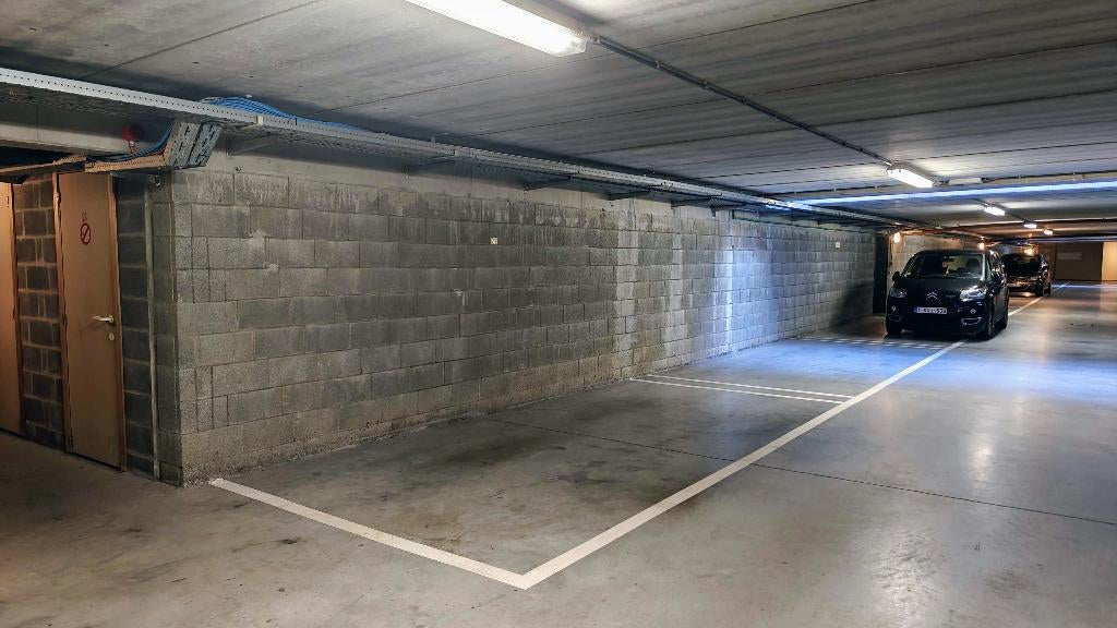 PARKING SÉCURISÉ - TOURNAI CENTRE, Immo, Garages & Places de parking, Tournai