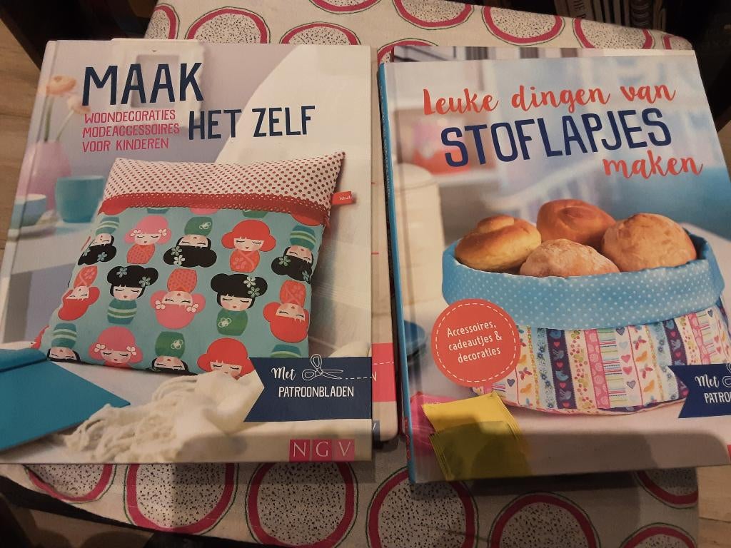 Naaiboeken, Ophalen of Verzenden, Zo goed als nieuw, Borduren en Naaien