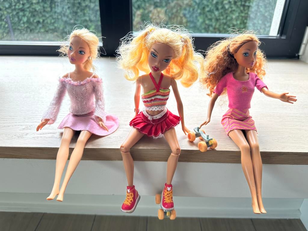 2 Barbie poppen (links en rechts op de foto), Ophalen of Verzenden, Zo goed als nieuw