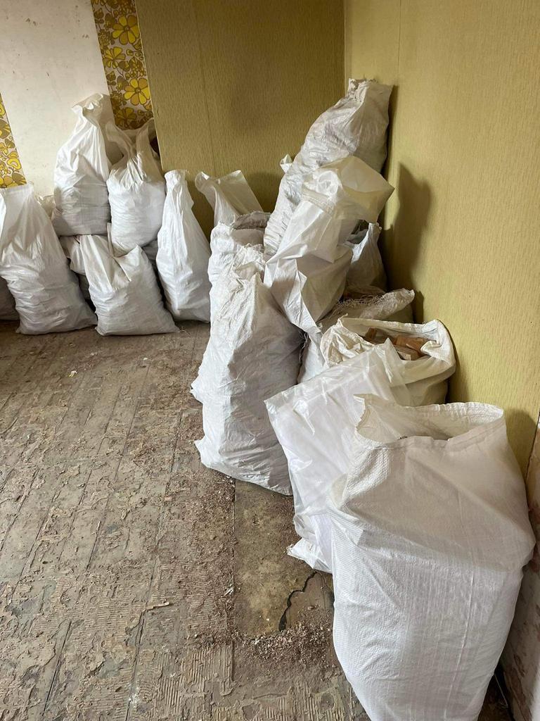 Evacuation des encombrants ! Vide maison, Comme neuf