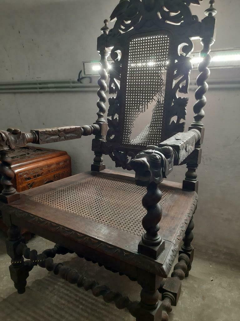 Magnifique fauteuil style Henri II,  en bois sculpté, Ophalen