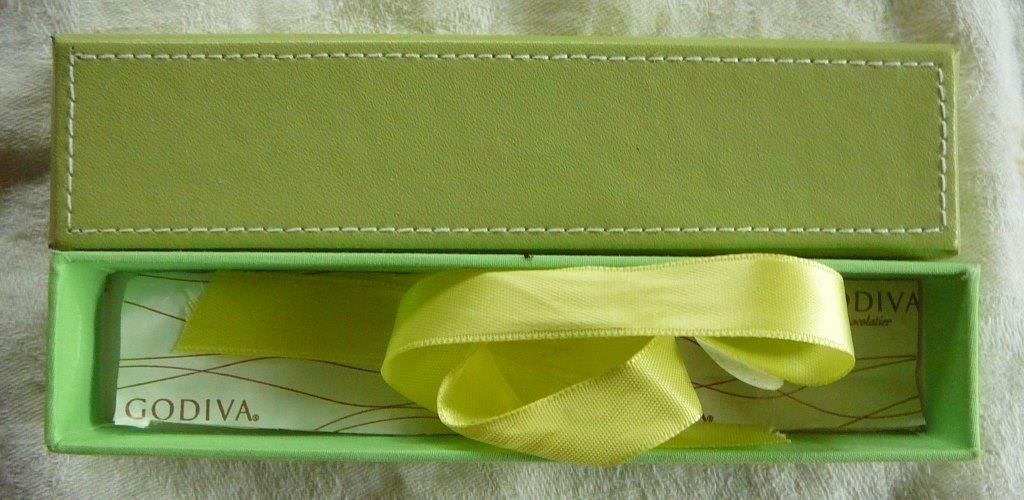 boîte à pralines vide Godiva vert clair (aspect cuir), Enlèvement ou Envoi, Comme neuf, Emballage