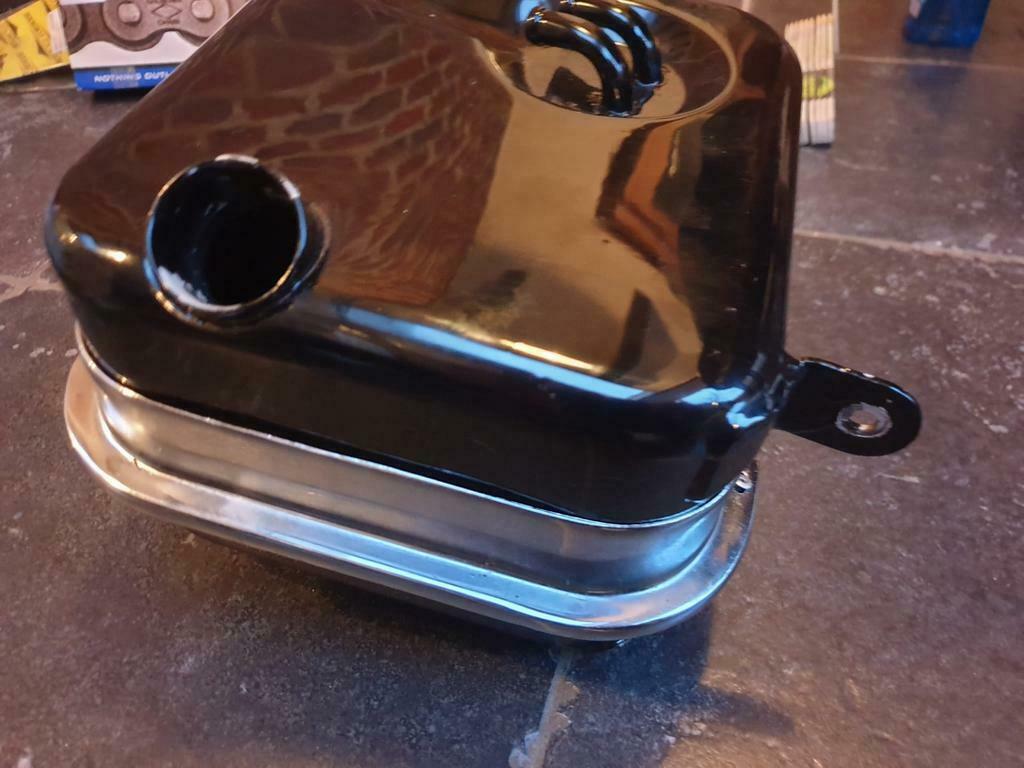 HD Oil Tank, Gebruikt