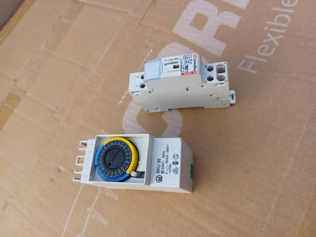 Legrand automaat 20A en Perry minuterie SKU35, Ophalen of Verzenden, Gebruikt
