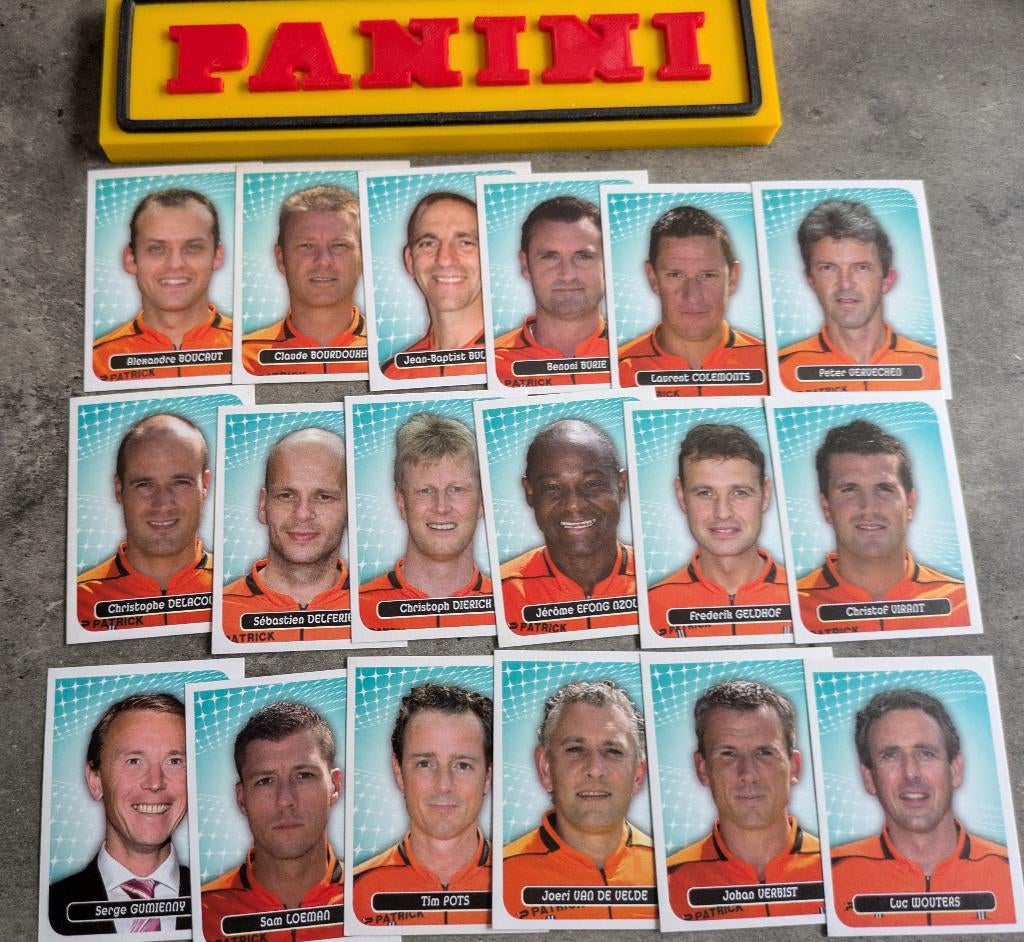 Panini FOOTBALL 2013 18 STICKERS  REFEREES VOETBAL, Ophalen of Verzenden, Nieuw