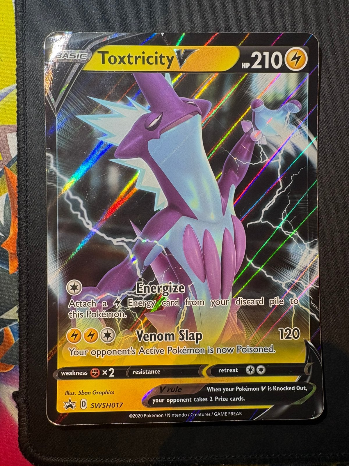 Toxtricity V Jumbo SWSH017 Pokémon kaart, Hobby en Vrije tijd, Ophalen of Verzenden, Zo goed als nieuw