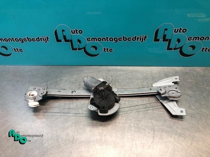 Ruitmechaniek 4Deurs links-voor van een Toyota Aygo (Aygo 05, Gebruikt, -, -, Ophalen of Verzenden