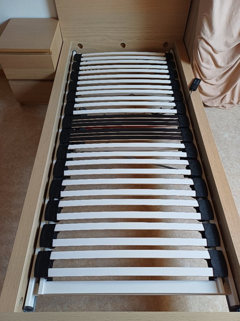 Electrische latenbodem 90x200 + Bedframe Malm+GRATIS matras, Ophalen, Gebruikt, 90 cm, Eenpersoons