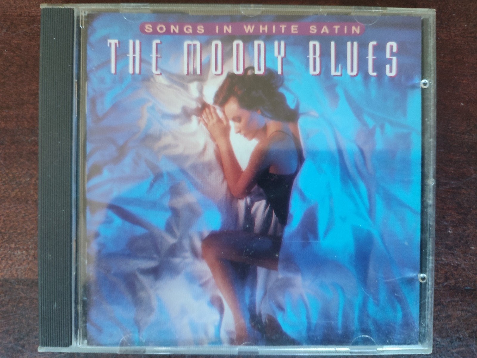 CD : THE MOODY BLUES - SONGS IN WHITE SATIN (BEST OF), Ophalen of Verzenden