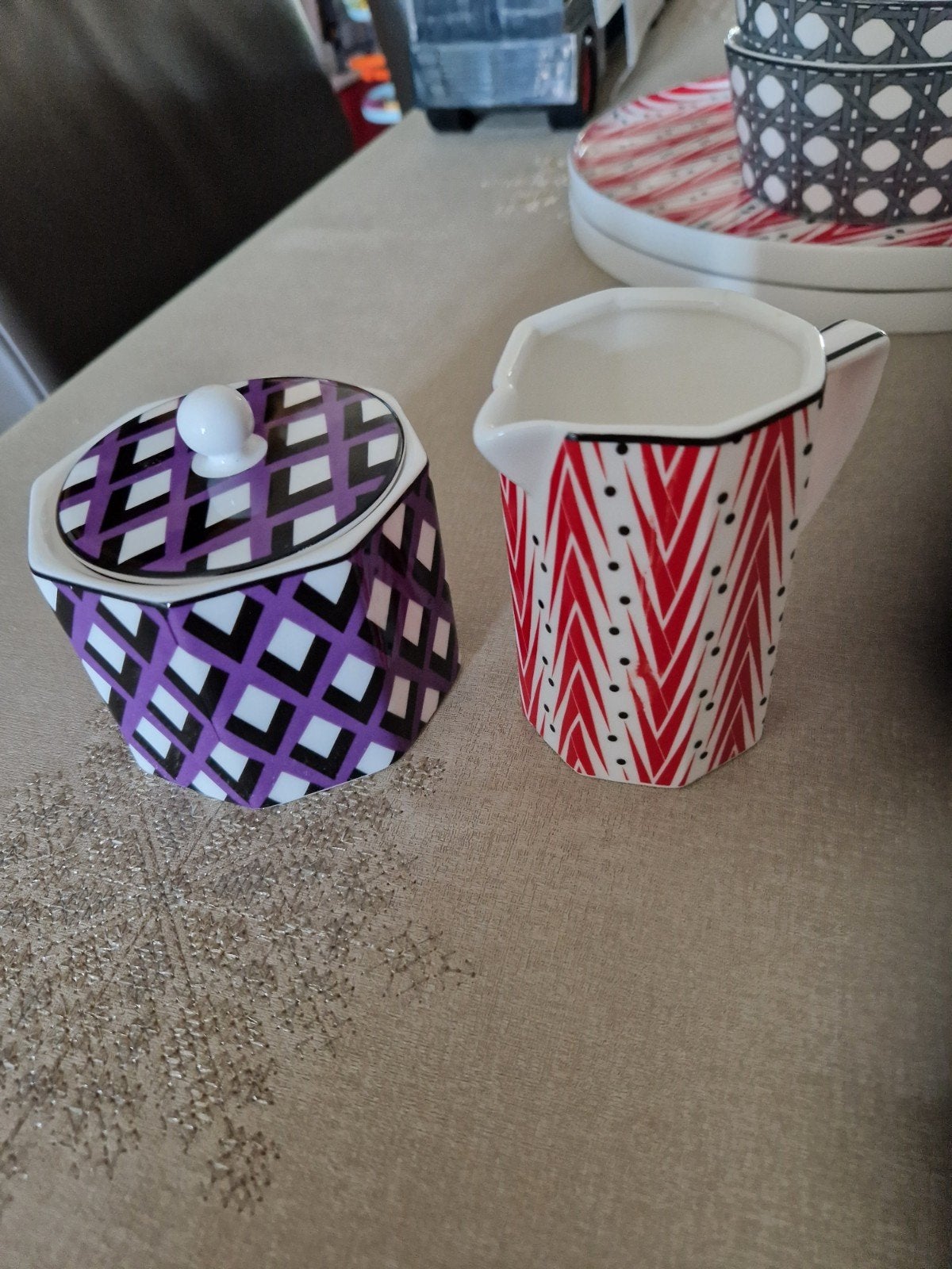 pot à lait + sucrier conçu pour vivre, Enlèvement