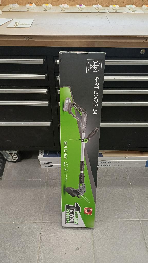 Lux grastrimmer + 3 batterijen + lader nieuw, Tuin en Terras, Grastrimmers, Accu, Nieuw, Ophalen of Verzenden, Lux Tools