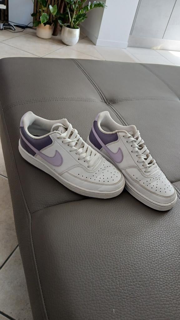 Nike 38,5, Enlèvement