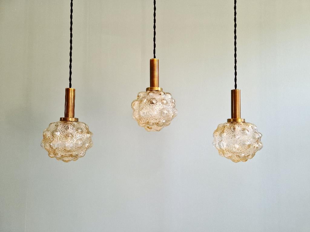 Amberkleurige glazen suspensie met bubbels, H. Tynell, 1970, Antiek en Kunst, Ophalen of Verzenden
