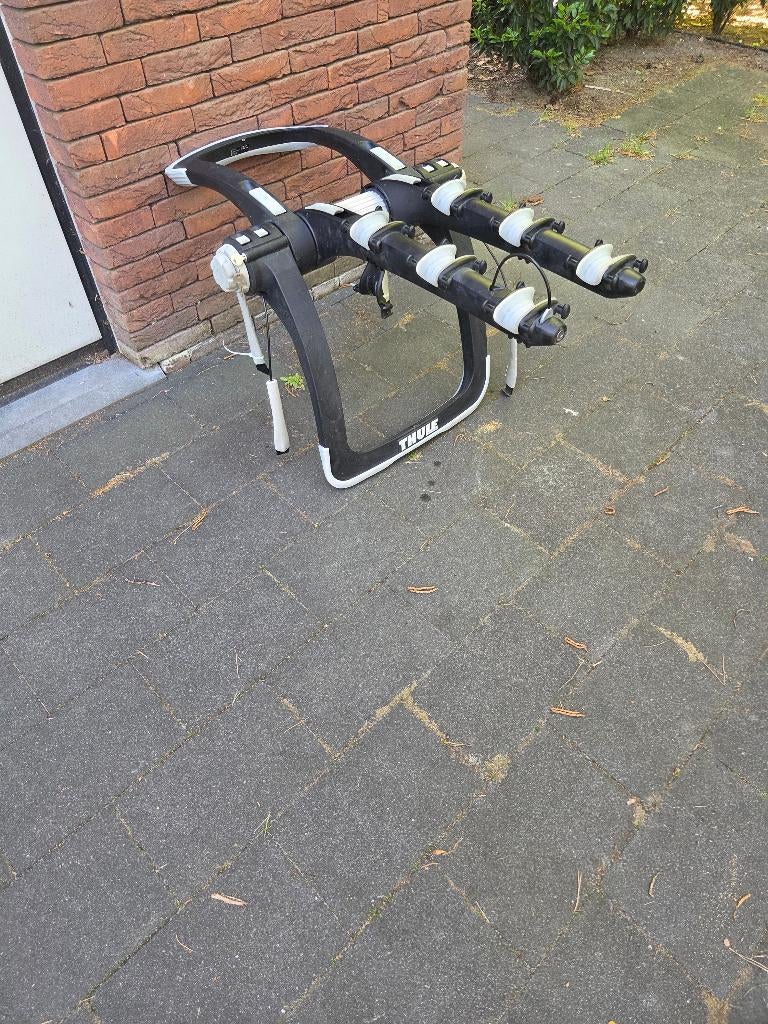 Thule fietsendrager zonder trekhaak 3 fietsen, 3 fietsen of meer, Brede banden, Zo goed als nieuw, Achterklepdrager