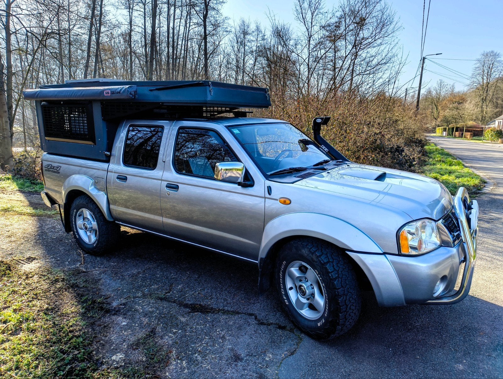 Nissan navara d22 avec cellule, Caravanes & Camping, Camping-cars, Particulier, Diesel, Toit relevable, Stores
