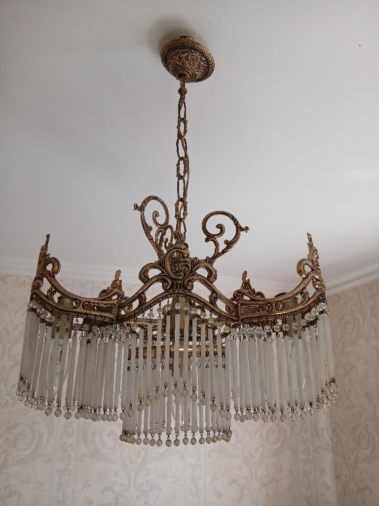 Lustre Art Nouveau, Enlèvement