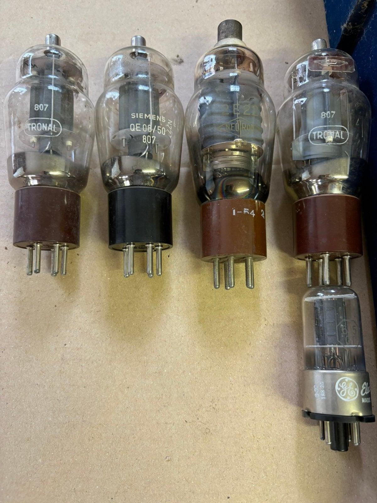 Lot de 5 tubes / lampes  (807, Siemens, Neotron, GE), Enlèvement, Utilisé
