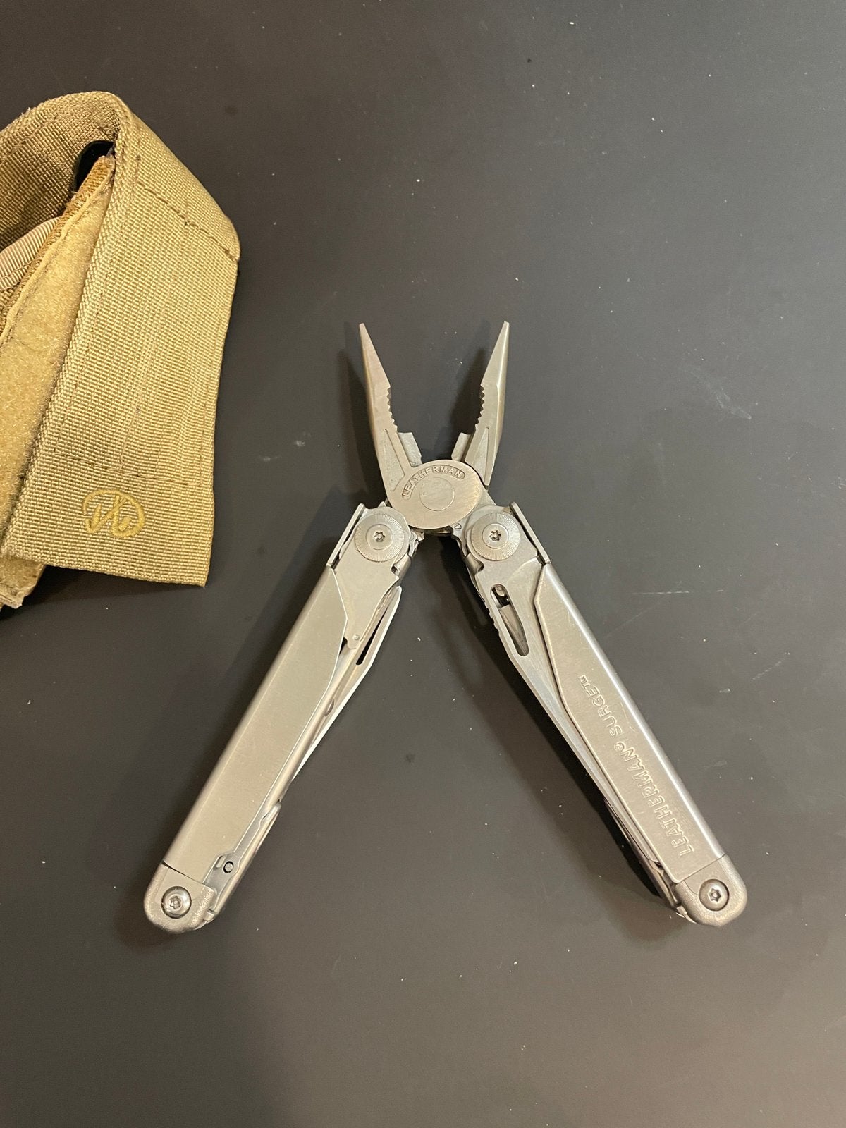 Leatherman “SURGE” multitool. Nieuwstaat met toebehoren., Enlèvement, Neuf