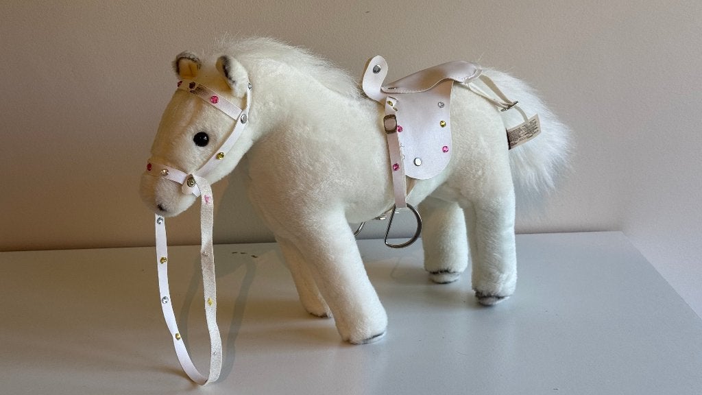 Grand cheval en peluche Götz blanc avec selle et bride, Paard, Gebruikt, Overige merken, Ophalen of Verzenden