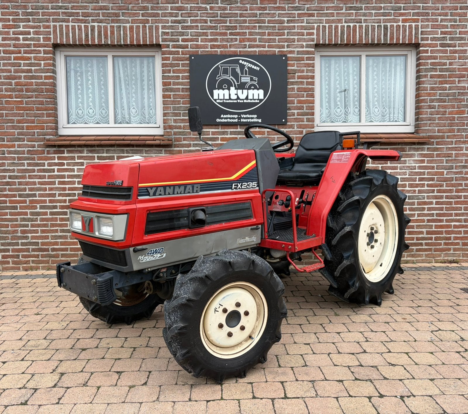 Yanmar FX235 - 3cilinder - 4x4 - POWERSHIFT - SERVOSTUUR !!, Livres, Enlèvement ou Envoi