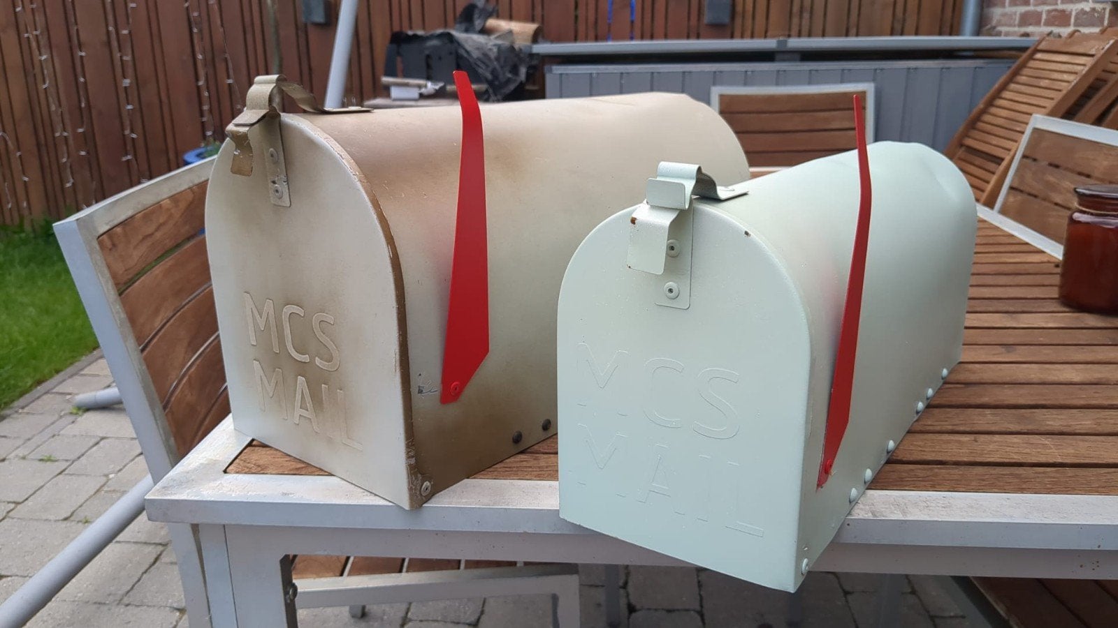 2 boîtes américaines, Tuin en Terras, Brievenbussen, Ophalen