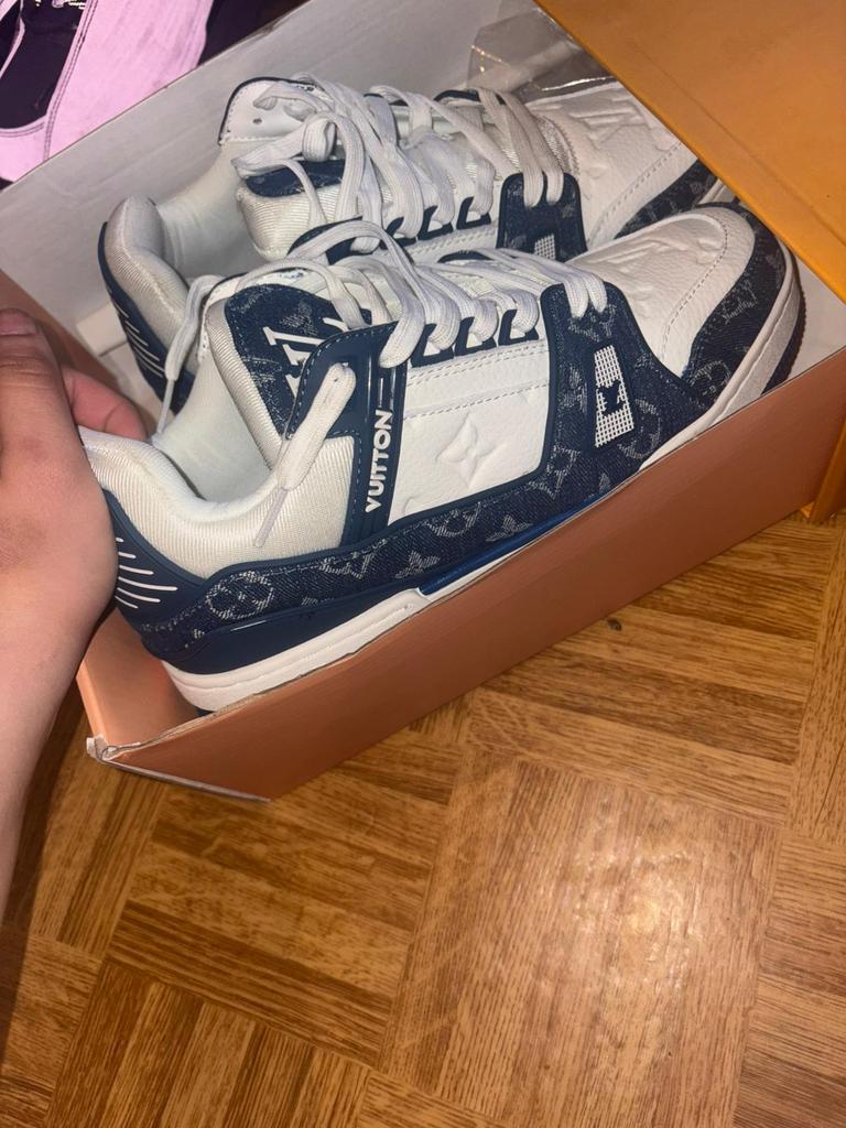 Sneaker LV Trainer, Blauw, Ophalen of Verzenden, Zo goed als nieuw, Sneakers