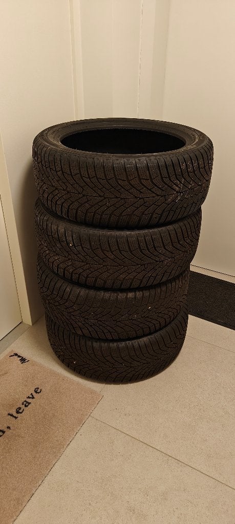 4 pneus d'hiver Kumho WinterCraft WP52 — 235/45 R18, Pneus hiver, Véhicule de tourisme, 325 mm, Enlèvement