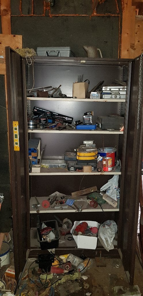 Werkplaats kast met inhoud, Ophalen