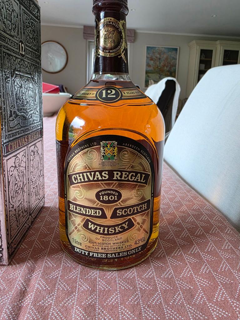 Bouteille de whisky Chivas Regal, Enlèvement