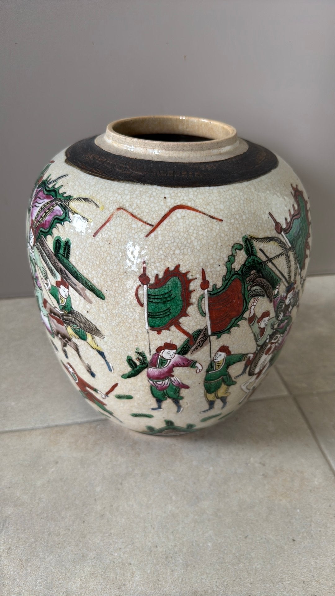 Antieke Chinese gemberpot of urn in craquelé-porselein, Ophalen