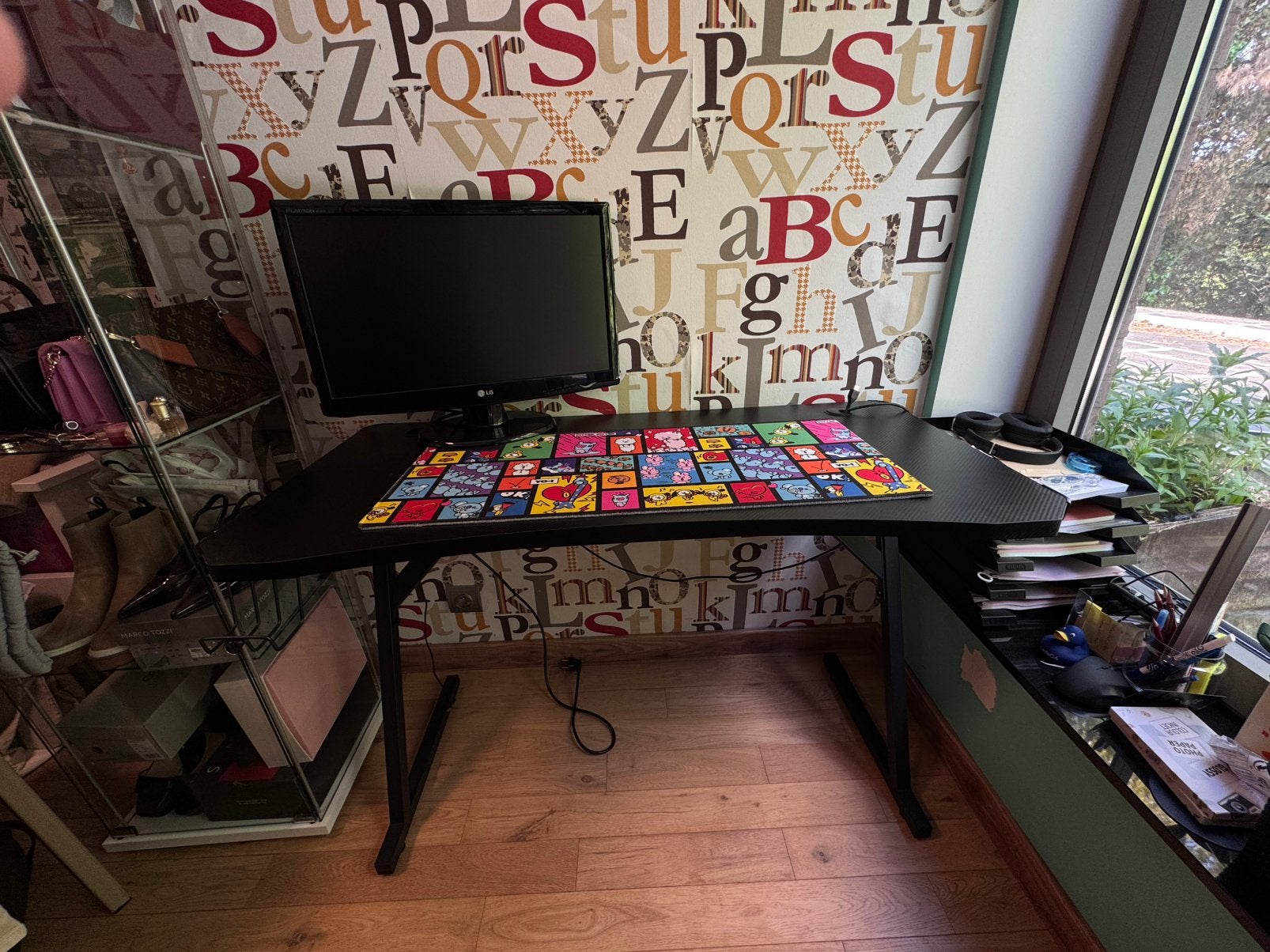 Zwarte bureau met RGB verlichting (reeds gedemonteerd), Huis en Inrichting, Ophalen, Zo goed als nieuw