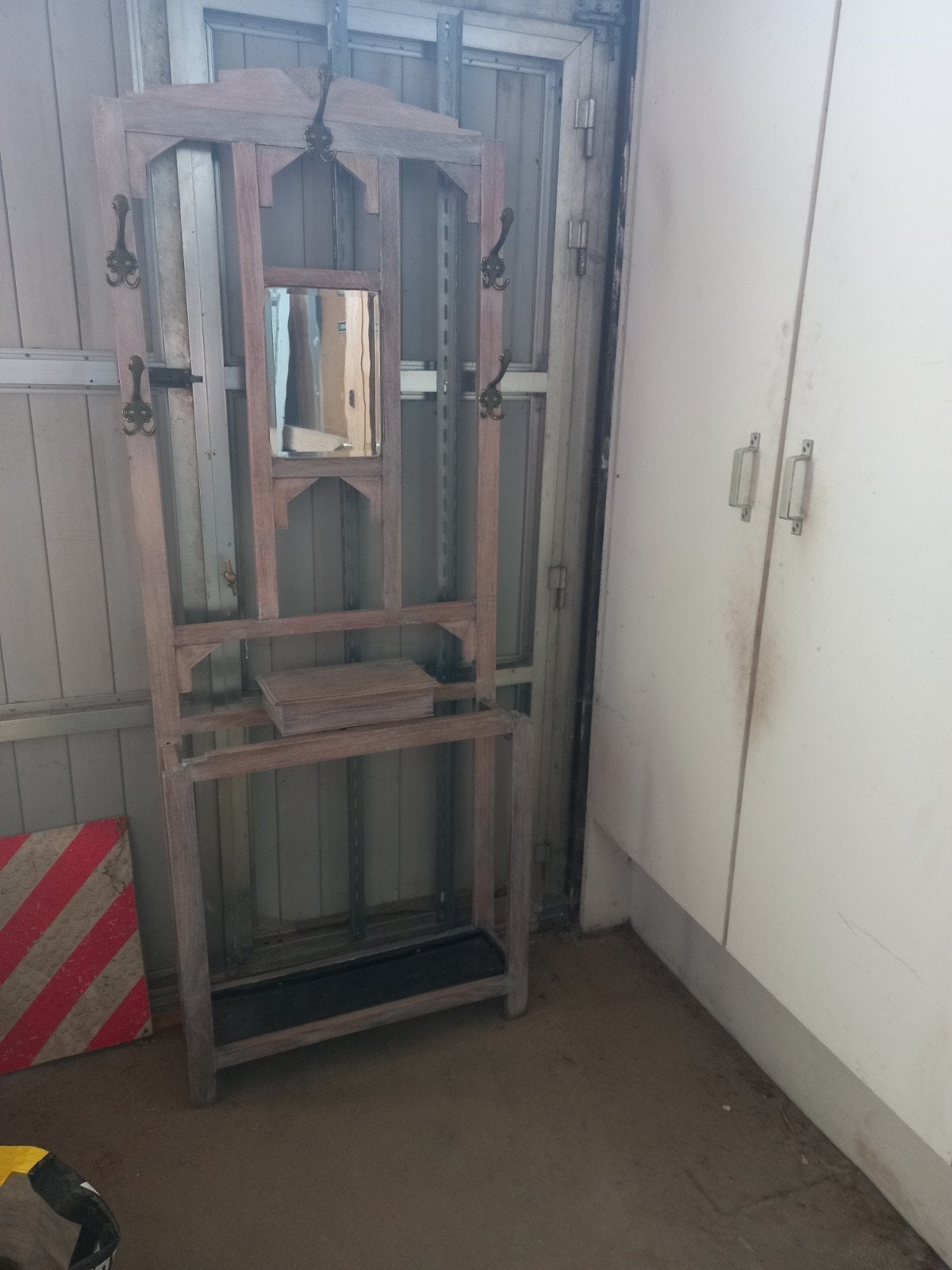 Antieke kapstok in eik. Afmetingen zijn 75x24x196cm hoogte, Ophalen
